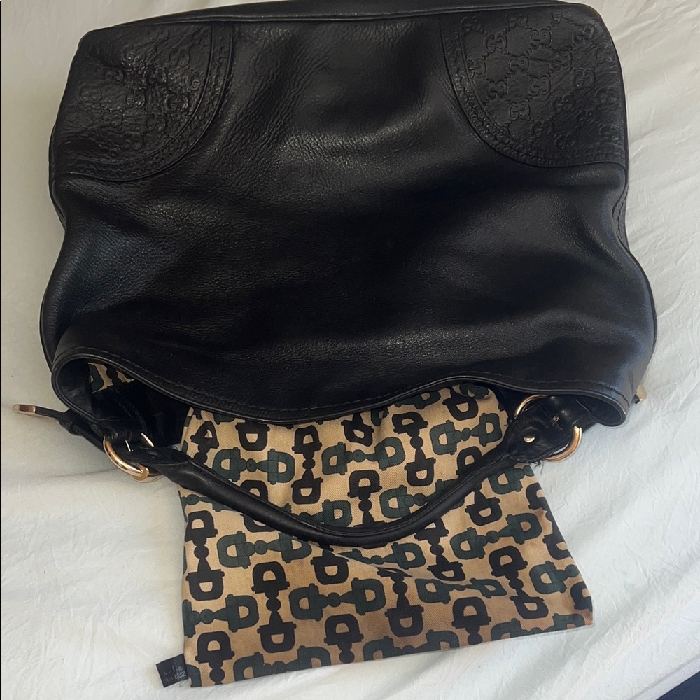 💯 Authentic Gucci Black Leather Shoulder Bag with Gold Details - Picture 6 of 13